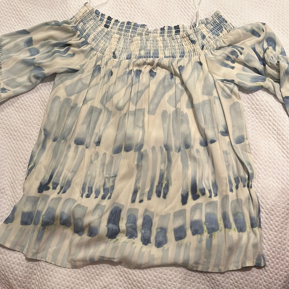 super cute off-shoulder shirt!